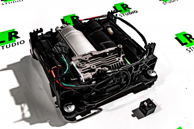 Компрессор пнемноподвески AMK Range Rover Vogue 2002-2009